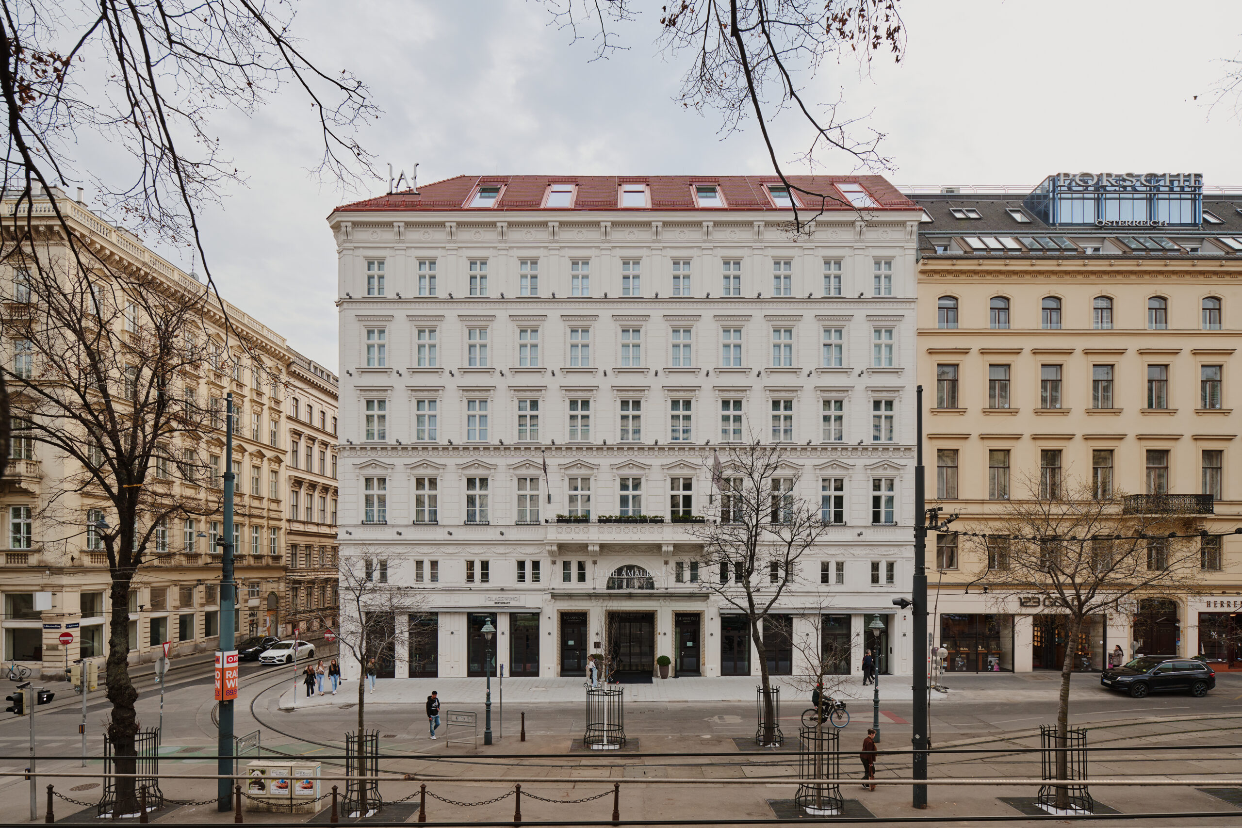 A large hotel in a street.